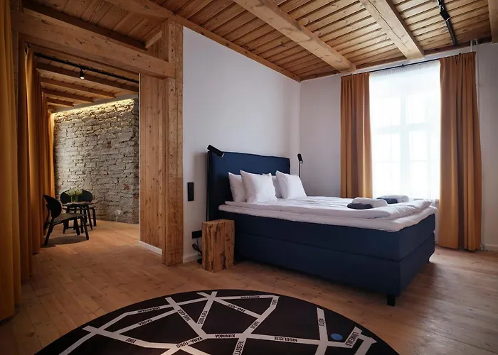 Lj5 - Old Town With Exclusive Shared Roof Terrace *